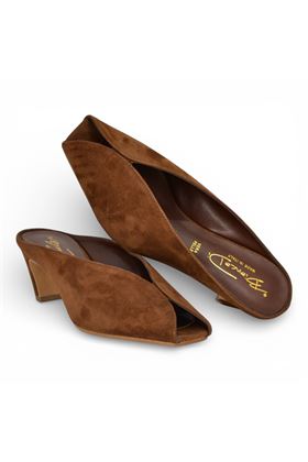 Sabot Bianca D in camoscio colore cioccolato. BIANCA D | 866-CHOCO